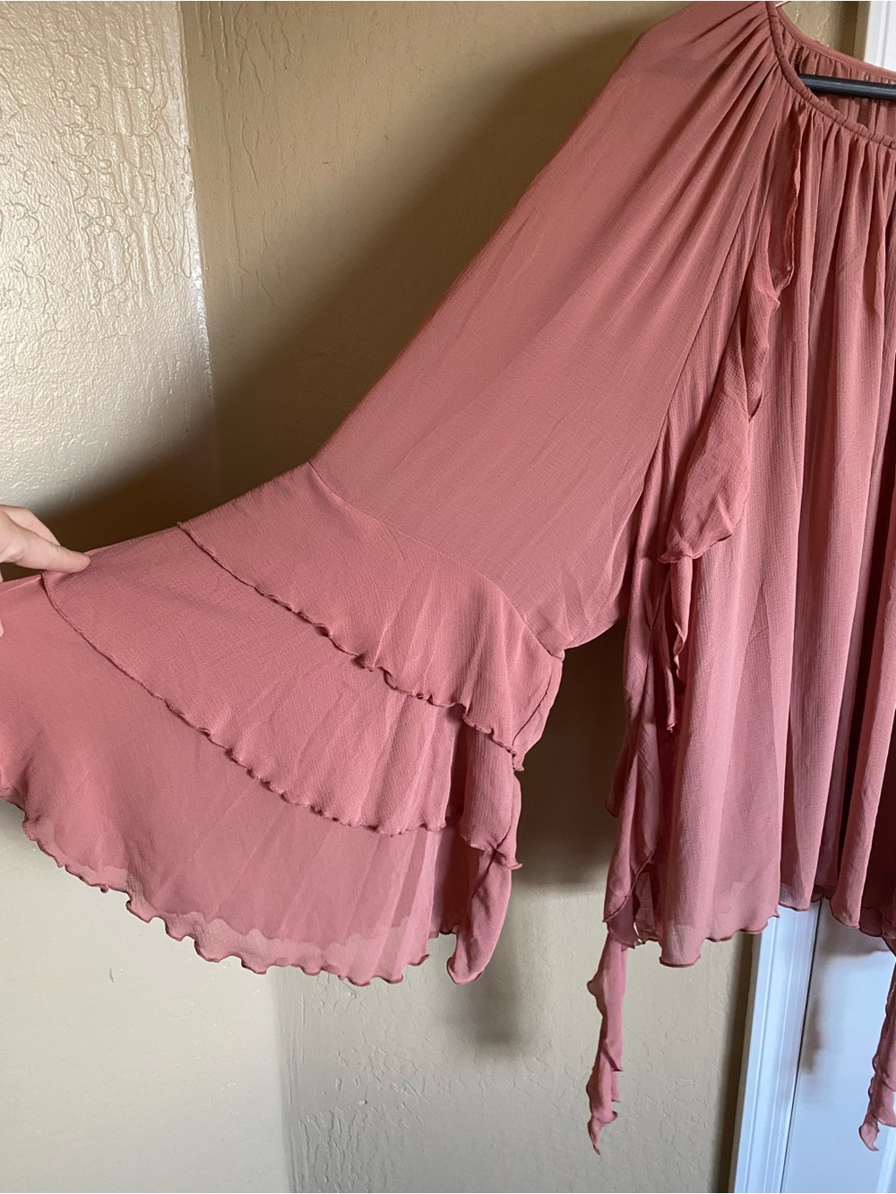 Torrid 3X Dusty Coral Chiffon Ruffle Bell Sleeve Boho Top NWT - Picture 3 of 10